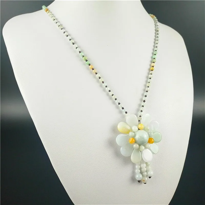 Certified Burmese Jade Sunflow - Necklaces 评论和价格