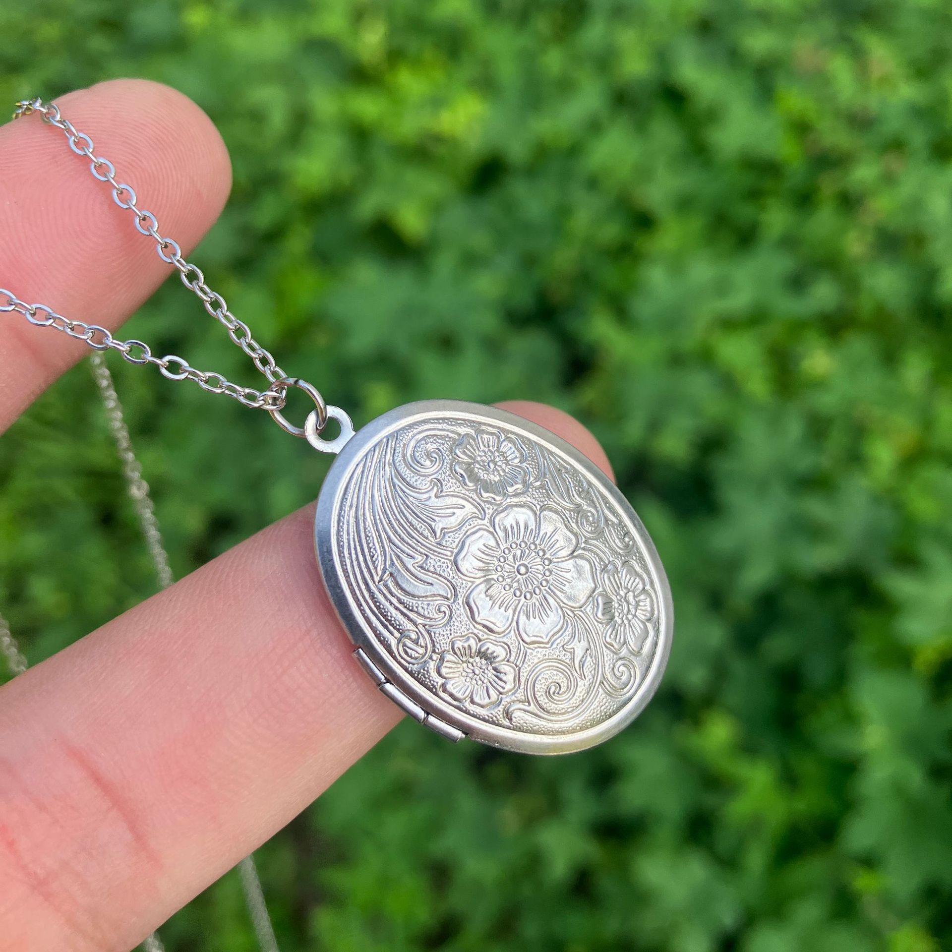 Floral Oval Heart Locket Penda - Heart Locket Necklace Photo 评论和价格