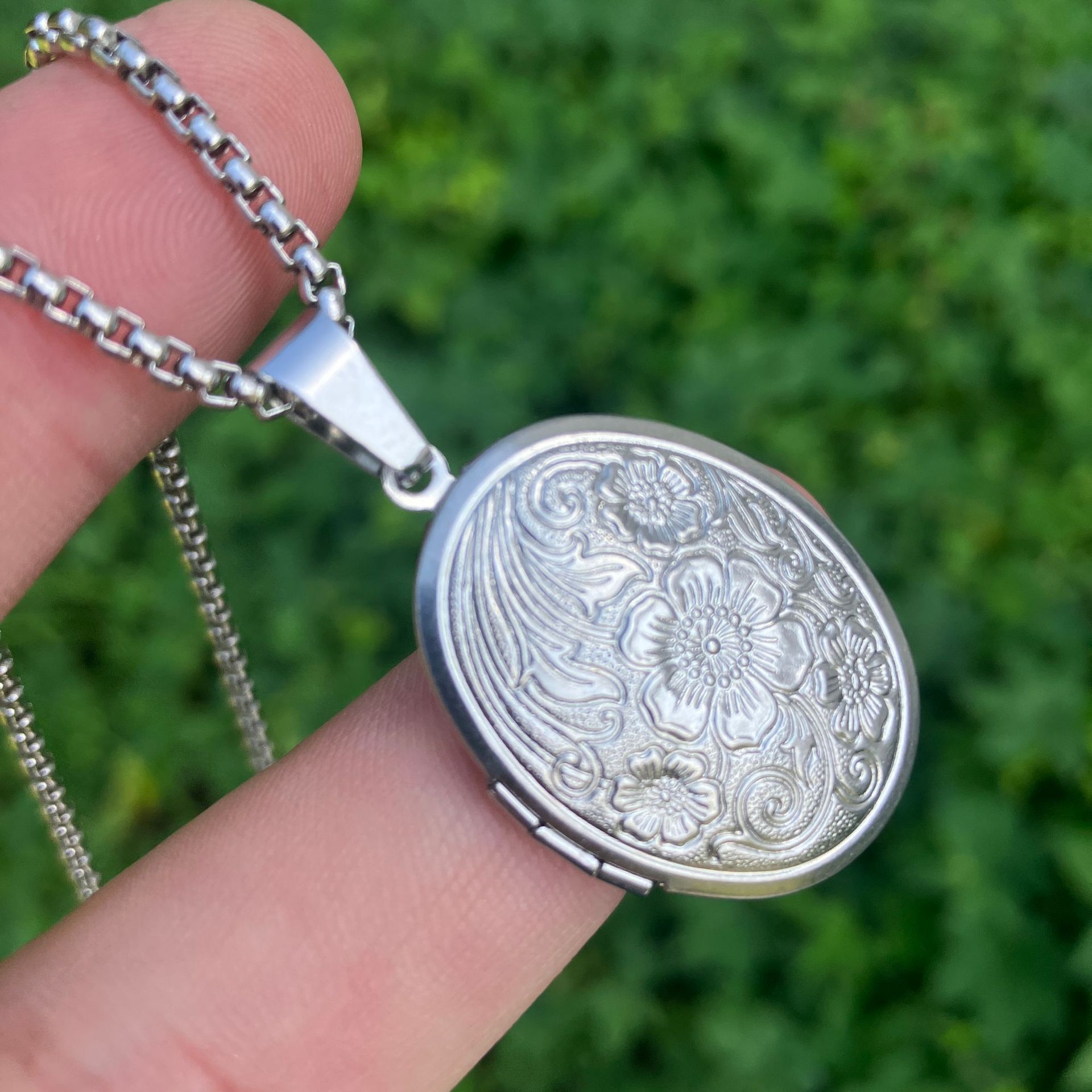 Floral Oval Heart Locket Penda - Heart Locket Necklace Photo 评论和价格