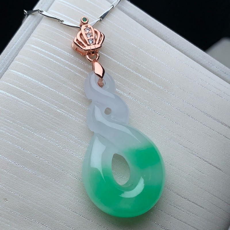 Jade Ice Type with Floating Em - Necklaces 评论和价格