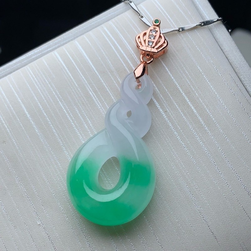 Jade Ice Type with Floating Em - Necklaces 评论和价格