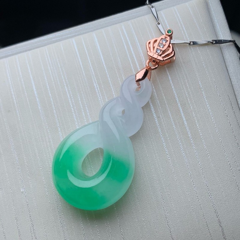 Jade Ice Type with Floating Em - Necklaces 评论和价格