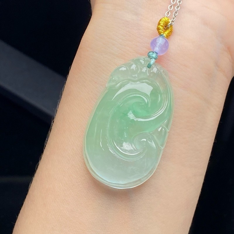 Jade High-Ice Green-Patterned  - Necklaces 评论和价格