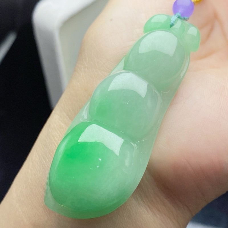 Jade High-Ice Green-Patterned  - Necklaces 评论和价格